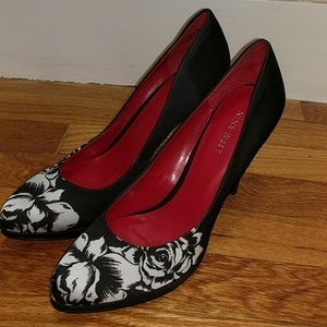 Nine West Floral black and white pumps sz 8 NWT